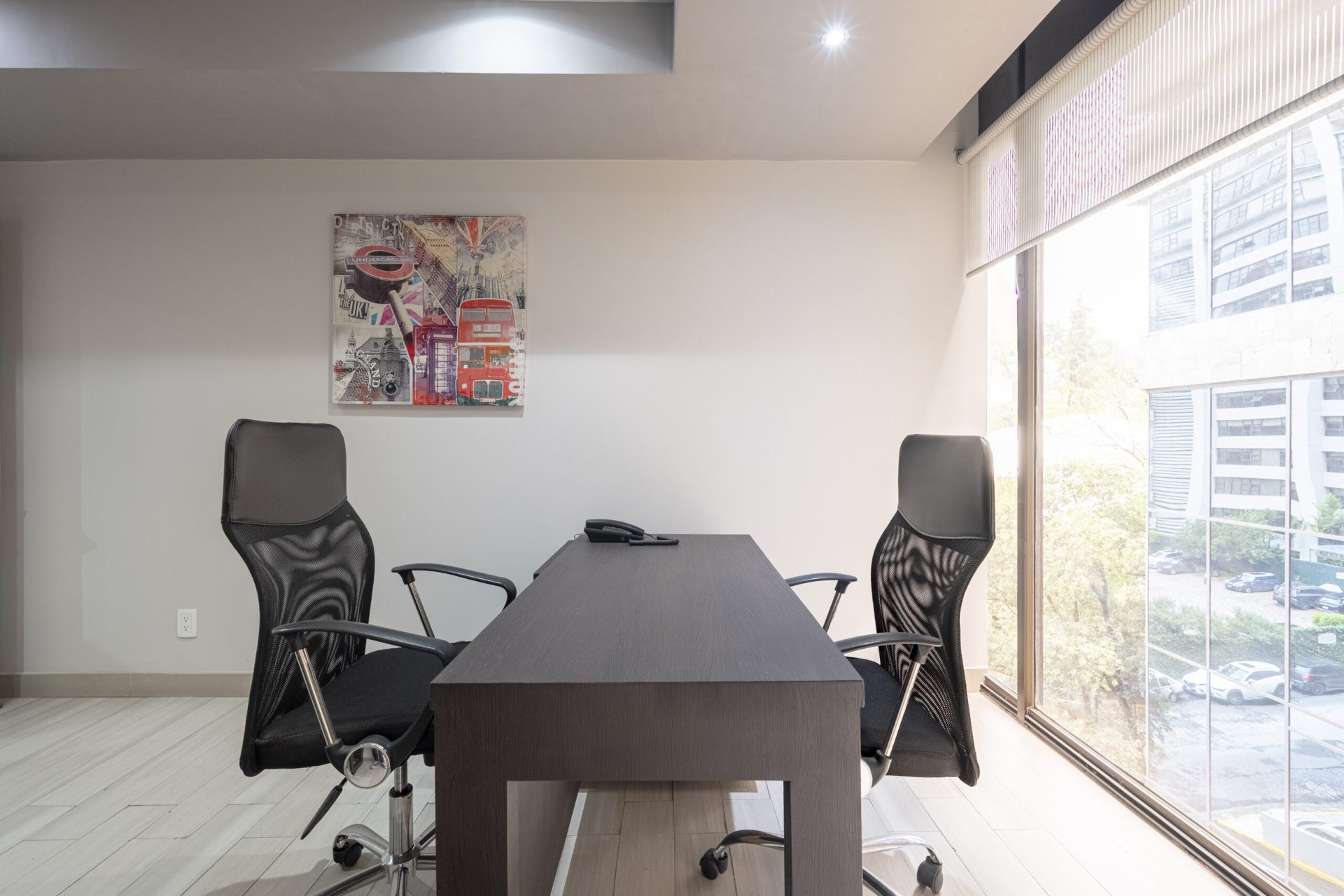 Renta de Oficinas en Bosques de las Lomas CDMX EDF hacia la ventana